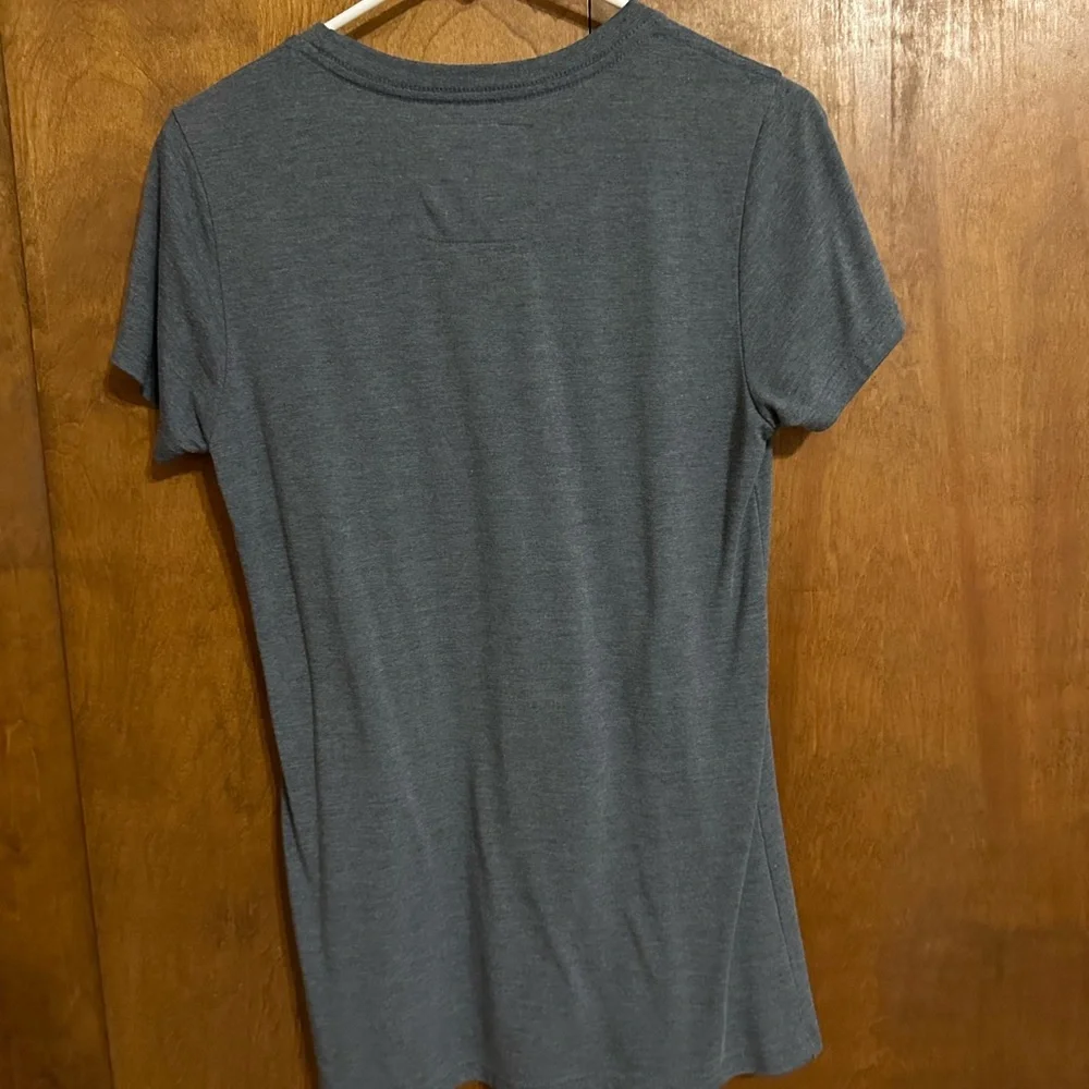 Cariloha Women’s Gray Shirt - Picture 4 of 4